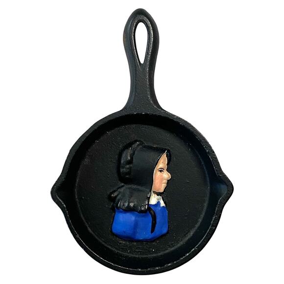 Mini Black Cast Iron Skillet Frying Pan Hand Painted Amish Man Woman Silhouette - Picture 2 of 10
